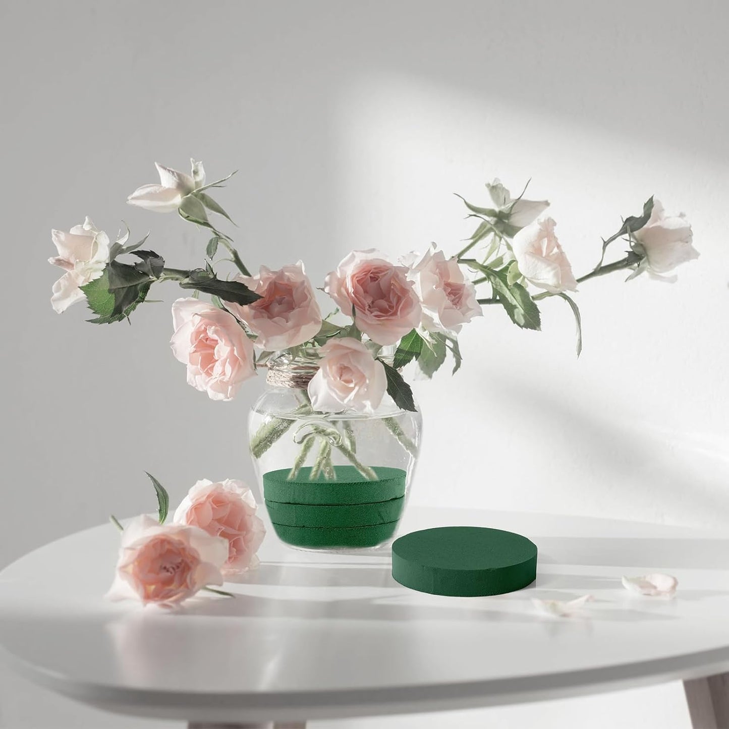 Maitys 12 Pieces Round Floral Foam Wet Green Flower Foam DIY Flower Arrangement Kit for Aisle Wedding Party Decoration(8 x 8 x 1.57 Inches)