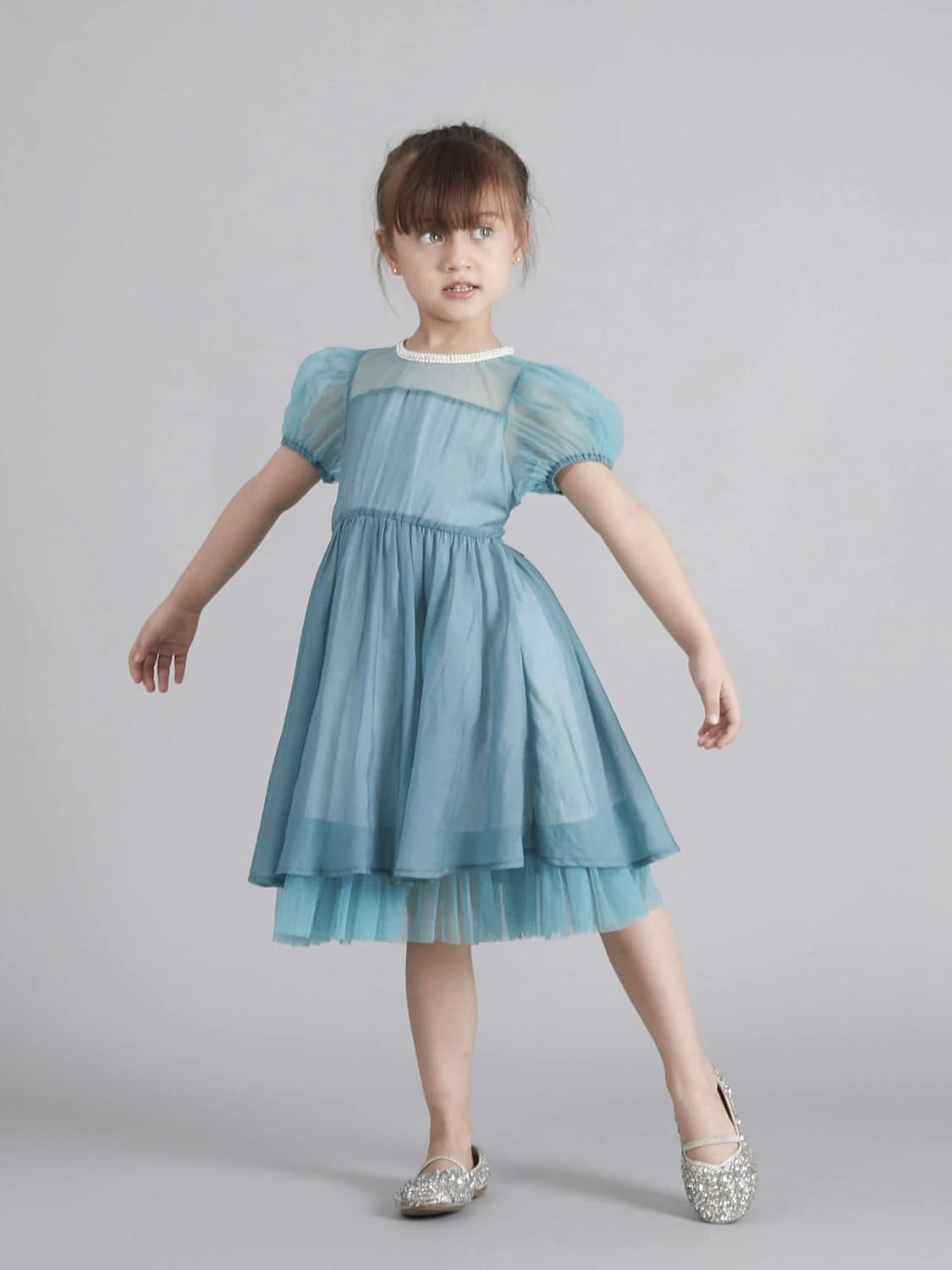 Seamless Photography Background Paper Roll, Grey Photo Paper Backdrop for Photography, Video and Streaming (107''x16' Pursuit Grey)