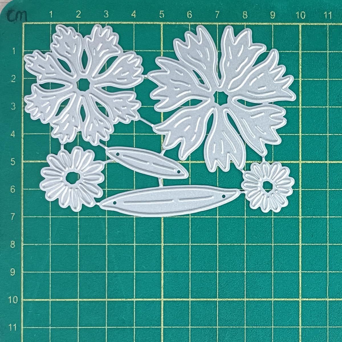 Cutting Dies for Card Making, Metal Scrapbooking Die-Cuts, DIY Bckground Frame Crafts Embossing Stencil, Paper Template Mold/Photo Album Arts Tool (Cornflower-9.8x7cm)