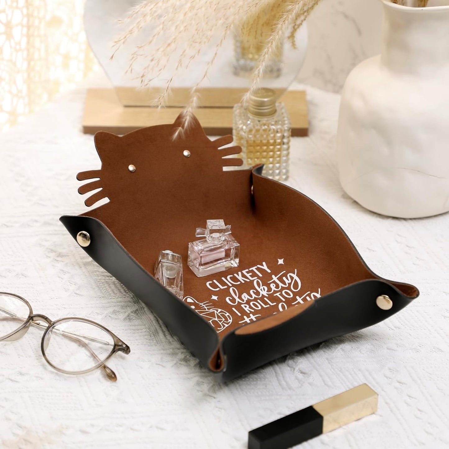 Cat Dice Rolling Tray Novelty Folding Leather Dice Holder Portable Dice Storage Accessories Decorative Desk Organizer Funny Gift for DND RPG Game Players