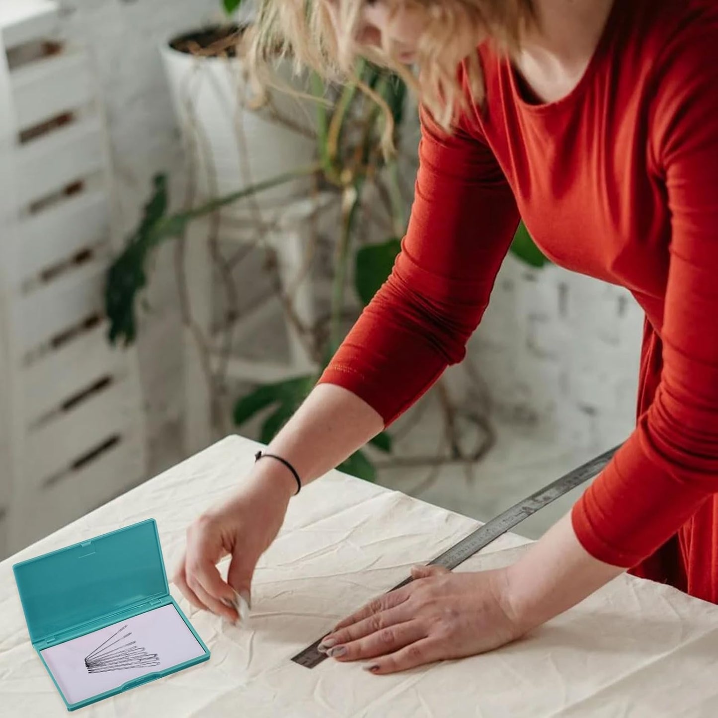 PATIKIL Magnetic Needle Storage Case, Plastic Portable Sewing Pin Keeper Needle Organizer Box Container for Embroidery Knitting Stitching, Dark Green