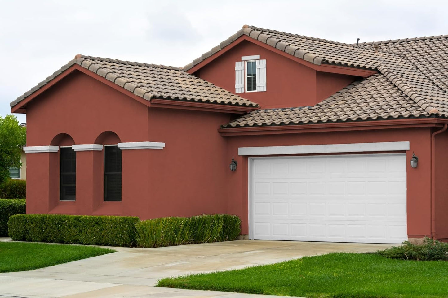 EVOLVE Paint & Primer: Environment-friendly, Eggshell with One-coat Coverage for Interior & Exterior surfaces (Red Clay, 1-Gallon)