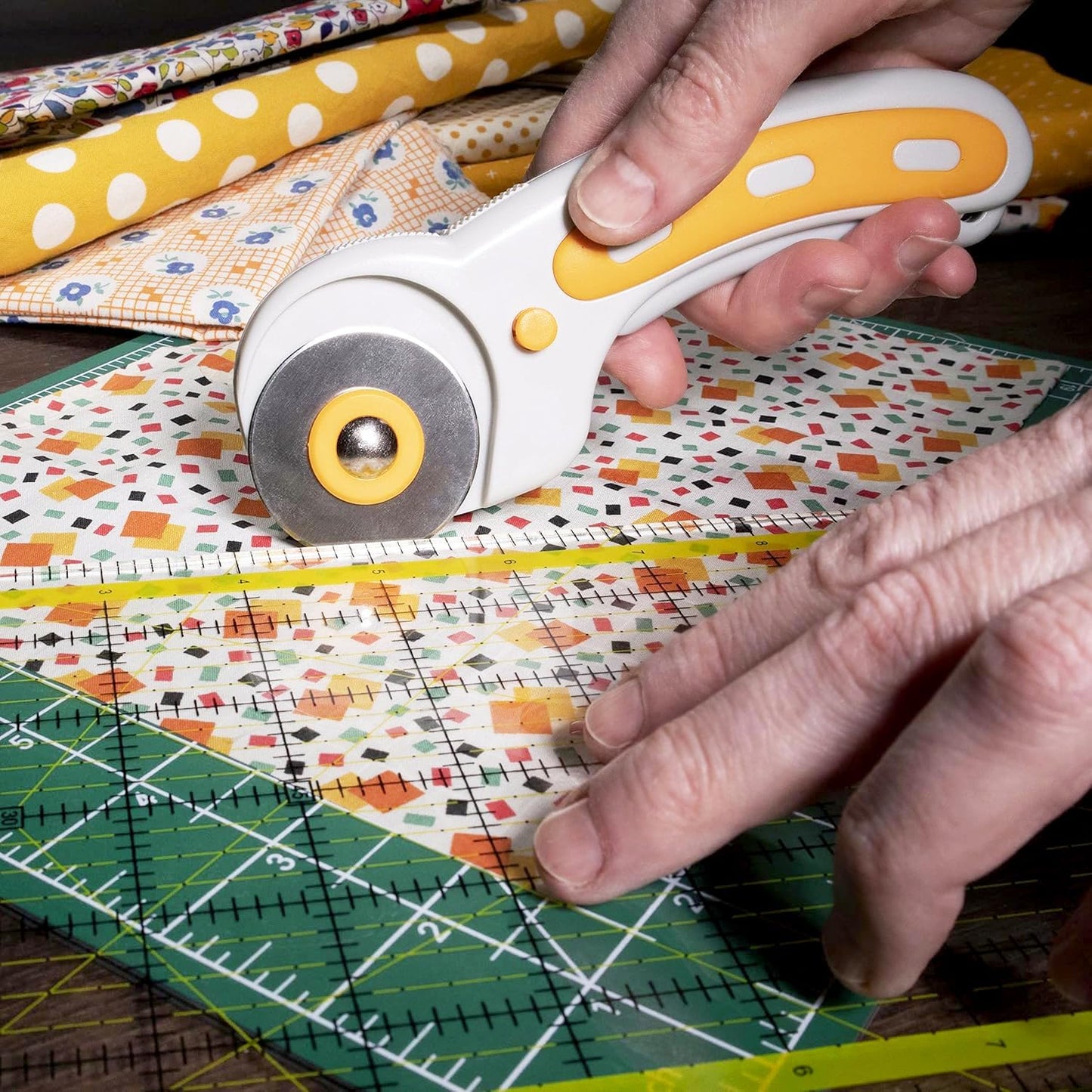 WA Portman Self Healing Cutting Mat & Rotary Cutter for Fabric Set – 9x12 Sewing Cutting Mats for Crafts with 45mm Fabric Cutter Wheel & 5 Rotary Blades – Quilting & Sewing Supplies Kit