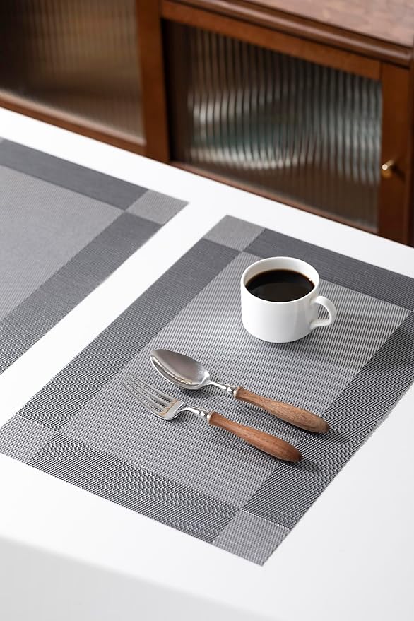 LEXMORE Placemats Set of 4 Vinyl/Plastic Woven Place Mats for Kitchen Table Indoor/Outdoor Washable Placemat Wipeable Dining Table Mats(Silver Cube)