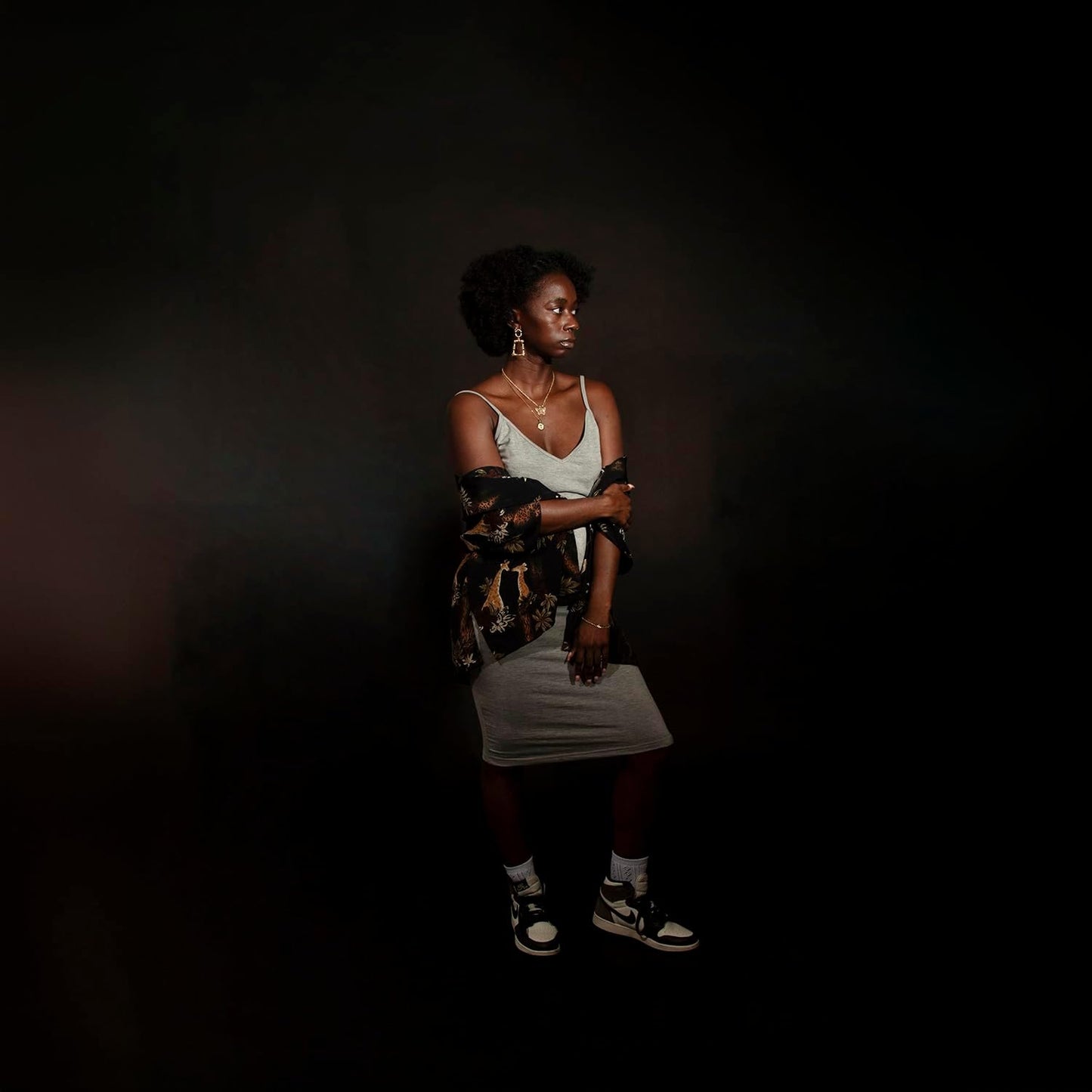 Kate Seamless Paper Backdrop Black Seamless Backdrop Paper Rolls (106.8''x32.8' Jet)