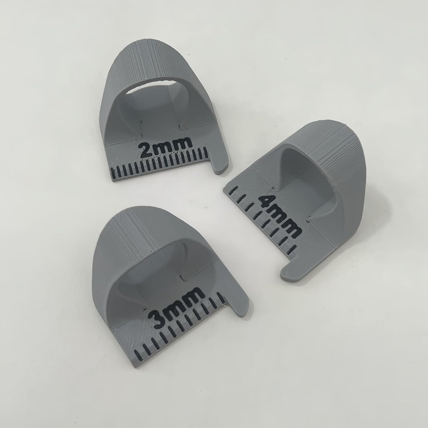 Sewing Finger Ruler for Even Stitches, Magnetic Seam Guide Sewing Kit Supplies Non-Slip Template Mini Measuring Gauge 4mm 3mm 2mm, Quilting Templates Precision Sewing DIY Handmade Sewing Tool (Gray)