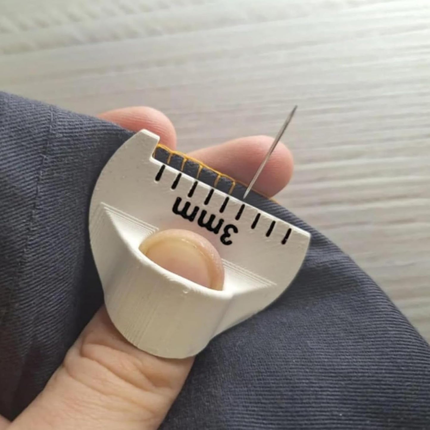 Sewing Finger Ruler for Even Stitches, Magnetic Seam Guide Sewing Kit Supplies Non-Slip Template Mini Measuring Gauge 4mm 3mm 2mm, Quilting Templates Precision Sewing DIY Handmade Sewing Tool (Black)