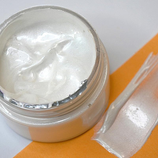 Shimmer Metallic Acrylic Paint Metallic Chalk Paste 1.7oz/50ml, Ideal for Wood/T-Shirts/Glass/Stone, DIY Crafts Projects Glitter Pearlescent Golden Pigment Suitable for Beginners Artists (Pearlescent White)