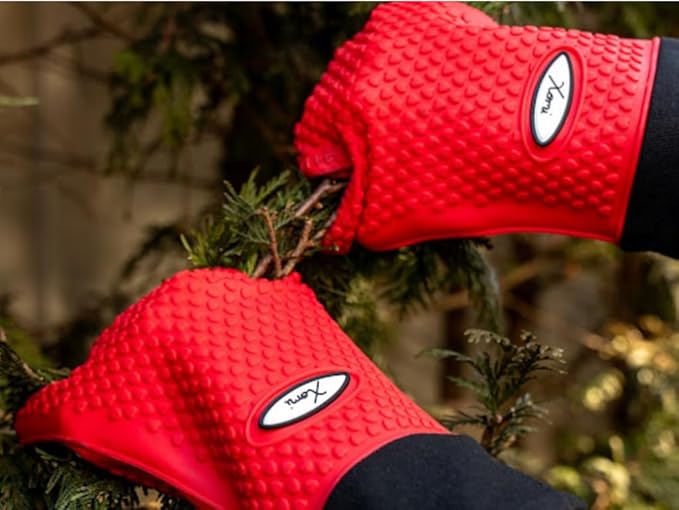 Xomi Premium Silicone Heat and Fire Retardant BBQ & Baking Gloves.