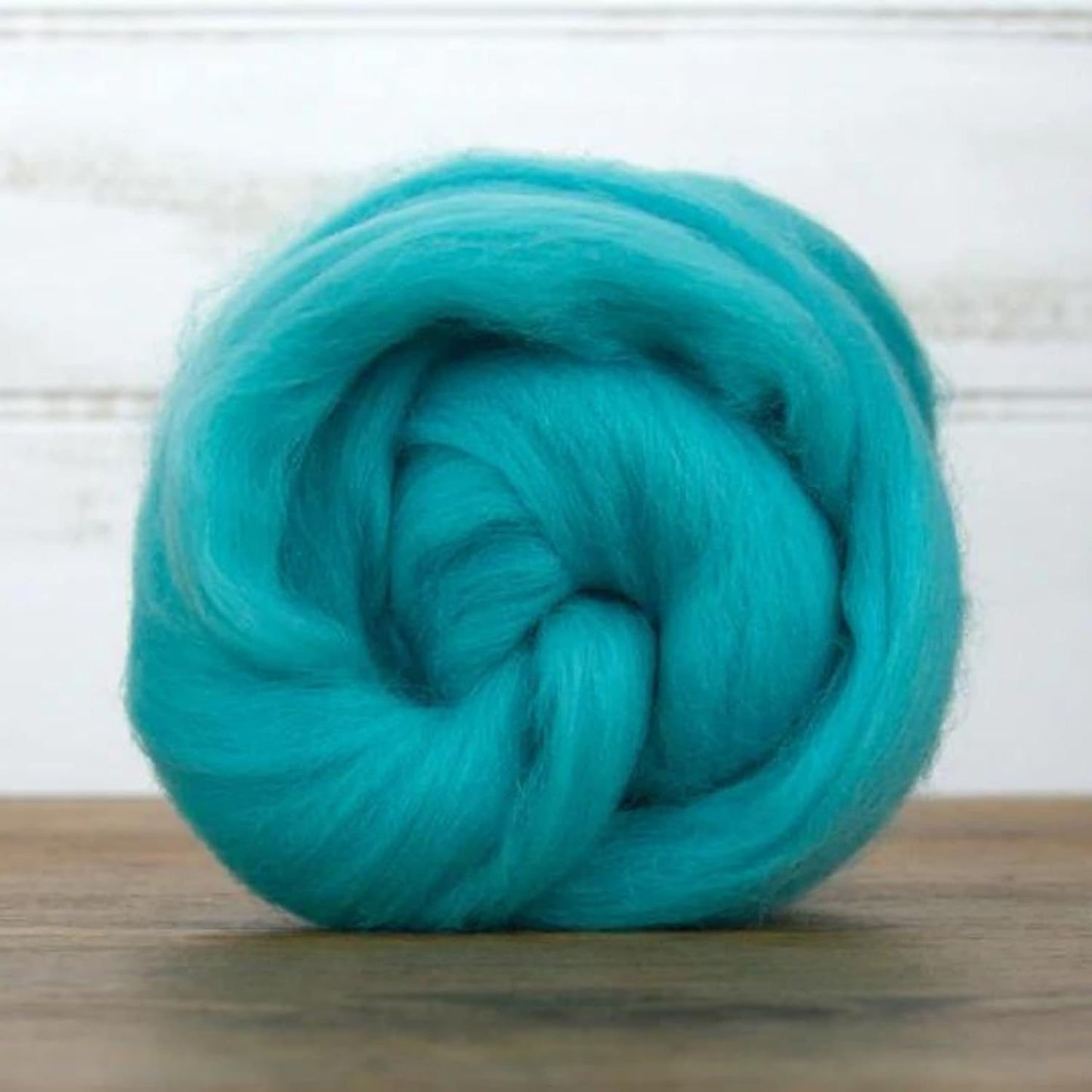 Revolution Fibers Merino Wool Roving | Premium Combed Wool Top | 22 Micron, Perfect for Felting Projects, Spinning, Wall Hangings and Tapestry (Spearmint)