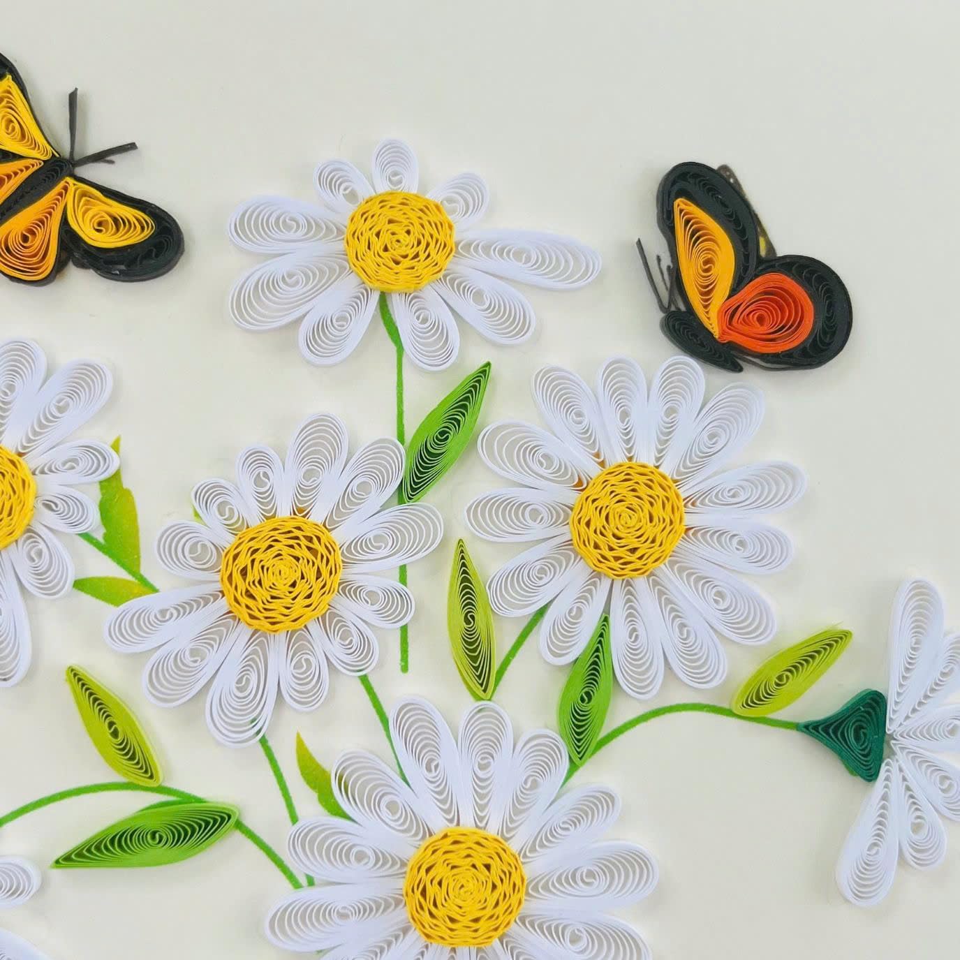 Quilling Cards, handmade card, quilled cards with Dedicated Paper Handmade Art for all occasions: Mother's day, Father's day, Birthday... daisy bouquet (With butterflies)