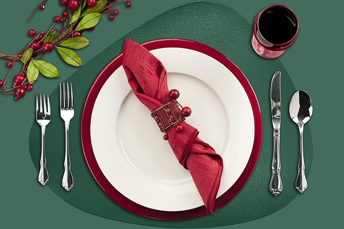 Herda Table Placemats Green Faux Leather Placemats Set of 6 Wipeable Washable Placemats for Round Table for Kitchen Dining Patio Outdoor Indoor Holiday Place Mat Christmas Table Mat