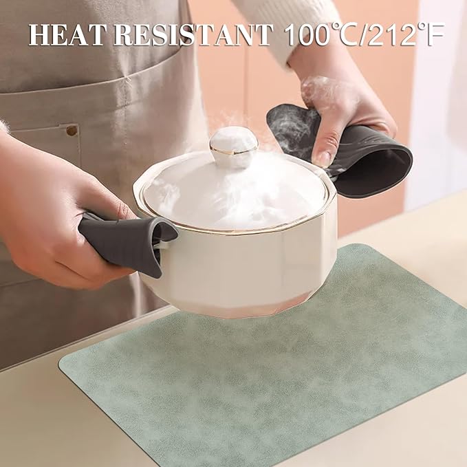 Faux Leather Placemats, Set of 4, 12''×17' Textures on Both Sides, Heat-Resistant, Waterproof and Oil-Proof, Reversible Place Mats for Kitchen, Dining Table, Outdoor - Green&White