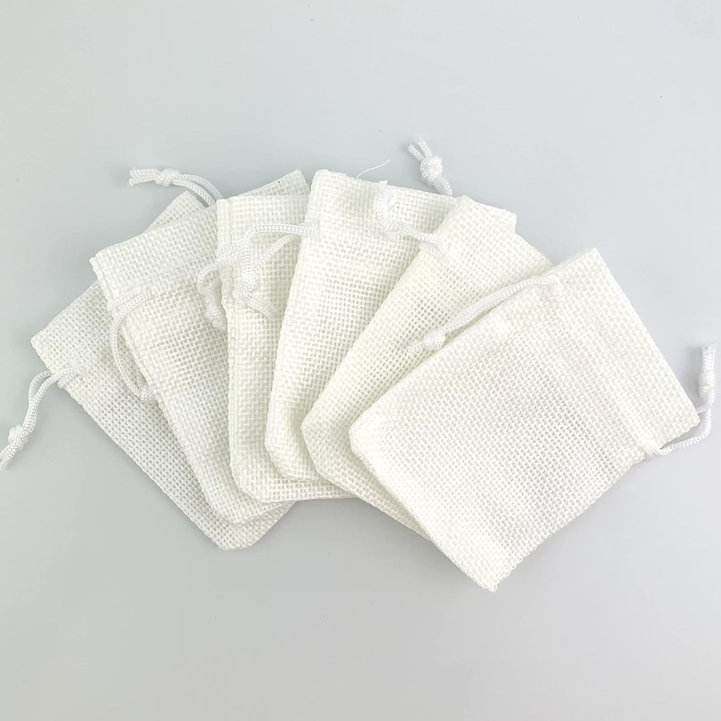 Palmhomee Pack of 25 Burlap Gift Bags with Drawstring Linen Jewelry Pouches Wedding Hessian Jute Bags for Birthday Jewelry and Treat Pouches Party Wedding Favors Gift Art and DIY Craft (2.8x3.6 Inch, White)