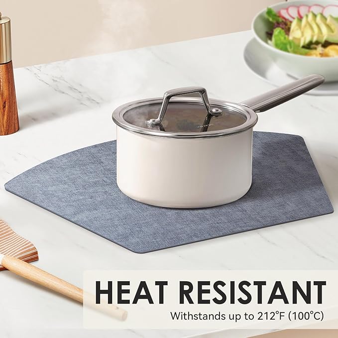 Round Table Placemats Set of 6, Faux Leather Wedge Shape Place Mats Heat Resistant Wipeable Washable Table Mats for Dining Outdoor Indoor, Blue