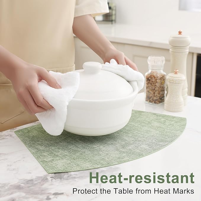 Homaxy Round Table Placemats Set of 6, Washable Wedge Shaped Faux Leather Table Mats, Wipeable Kitchen Dinner Place Mats for Indoor Outdoor, Grass Green