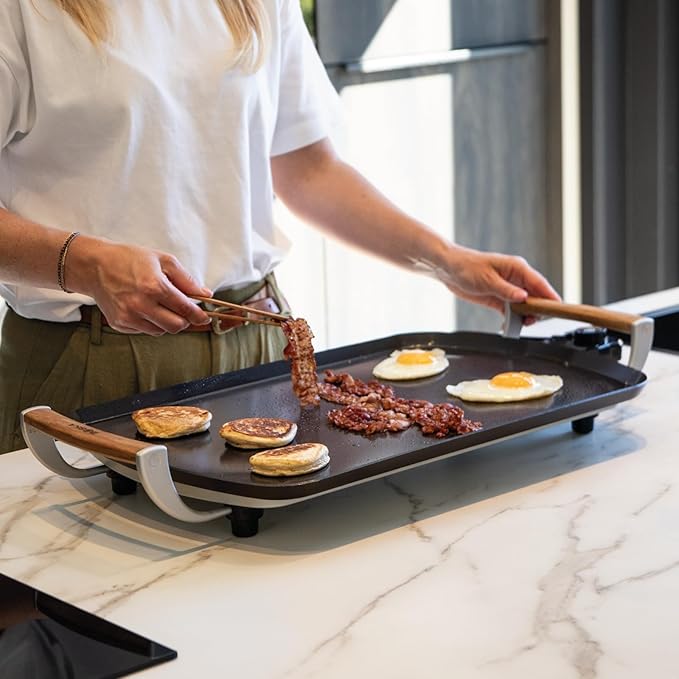 BOSKA Electric Griddle Pro – Tabletop griddle - Electric grill with PFAS-Free Ceramic Nonstick Surface – Adjustable Heat up to 420°F -Oak Wood Handles