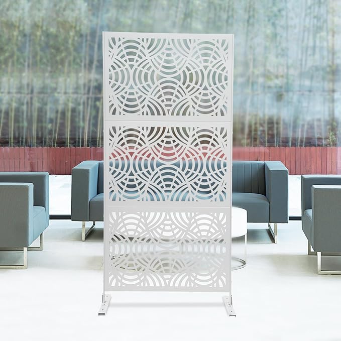 Metal Outdoor Privacy Screen with Stand,Freestanding Privacy Screen & Panels, Decorative Outdoor Divider with Stand Panels for Deck Patio Balcony (35.43 * 74.8in White)