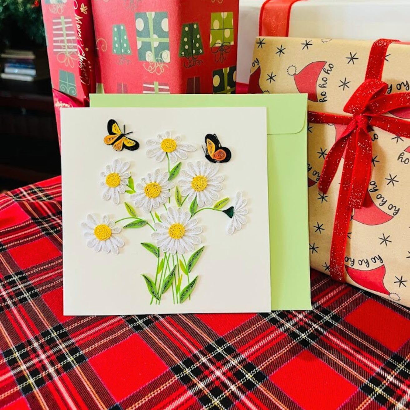 Quilling Cards, handmade card, quilled cards with Dedicated Paper Handmade Art for all occasions: Mother's day, Father's day, Birthday... daisy bouquet (With butterflies)