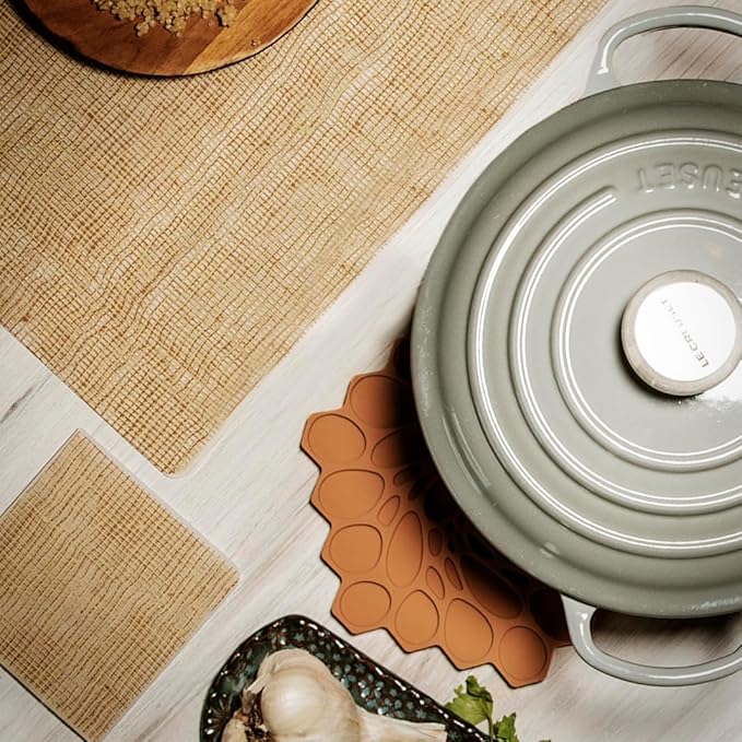 Modern Twist Placemat 100% Food-Grade Silicone, Oval, Waterproof and Reusable, Linen – Straw