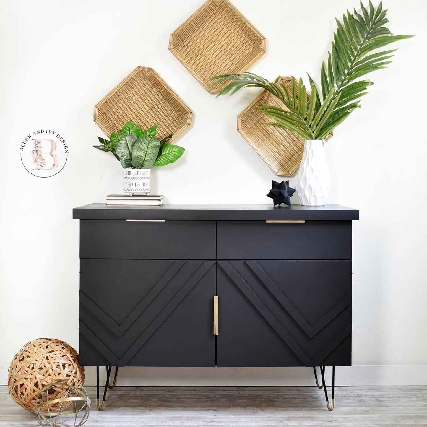 Dixie Belle Paint Company Chalk Finish Furniture Paint - Caviar (1 Gallon - 128oz) - Matte Black Chic Chalk Mineral DIY Furniture Paint