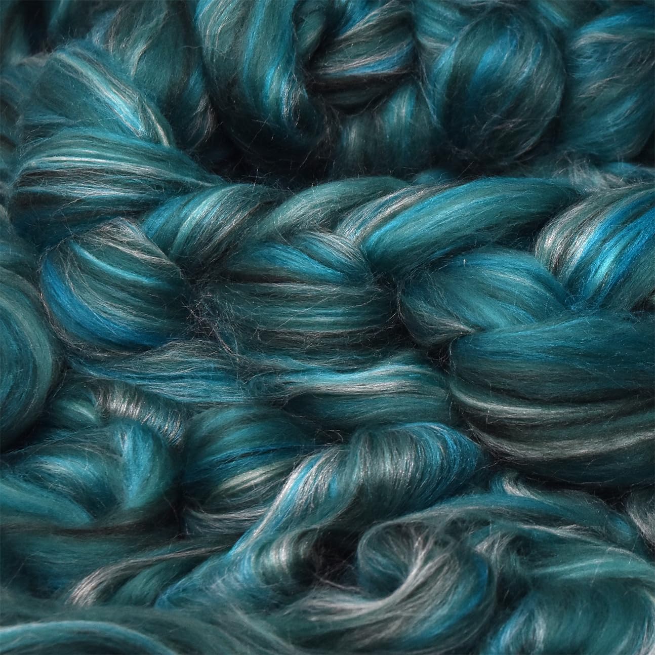 Merino Silk Luxe Tonal Designer Blend. Superfine Merino, Mulberry Silk, Tussah Silk. Top Roving for Spinning or Felting. Meadow Mist 4oz