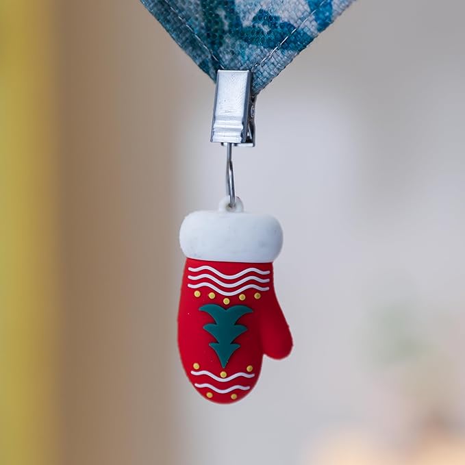 TwoFish Home Set of 4 Xmas Glove Tablecloth Weight Clamps Xmas Glove Decoration Tablecloth Weight Clamps Pack of 4