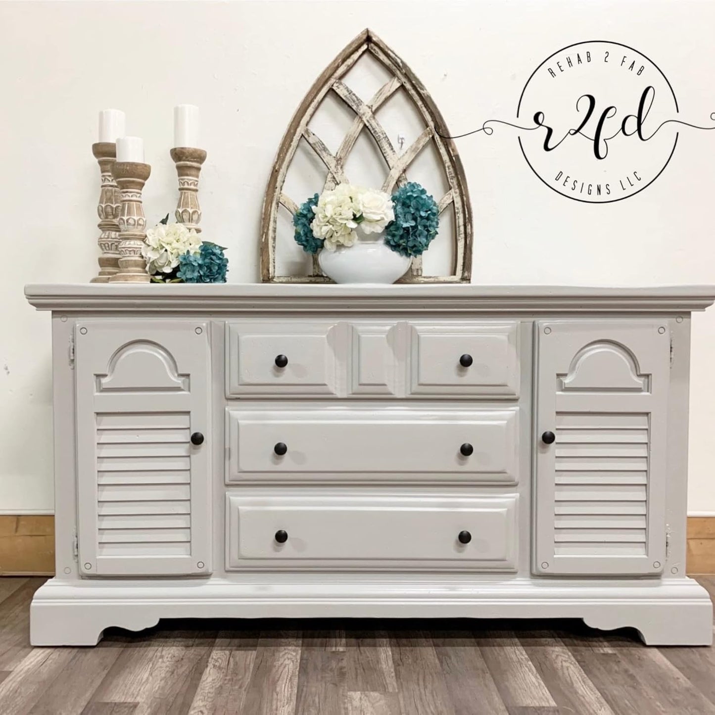 Dixie Belle Paint Company Chalk Finish Furniture Paint - Driftwood (32oz) - Matte Light Gray Chic Chalk Mineral DIY Furniture Paint