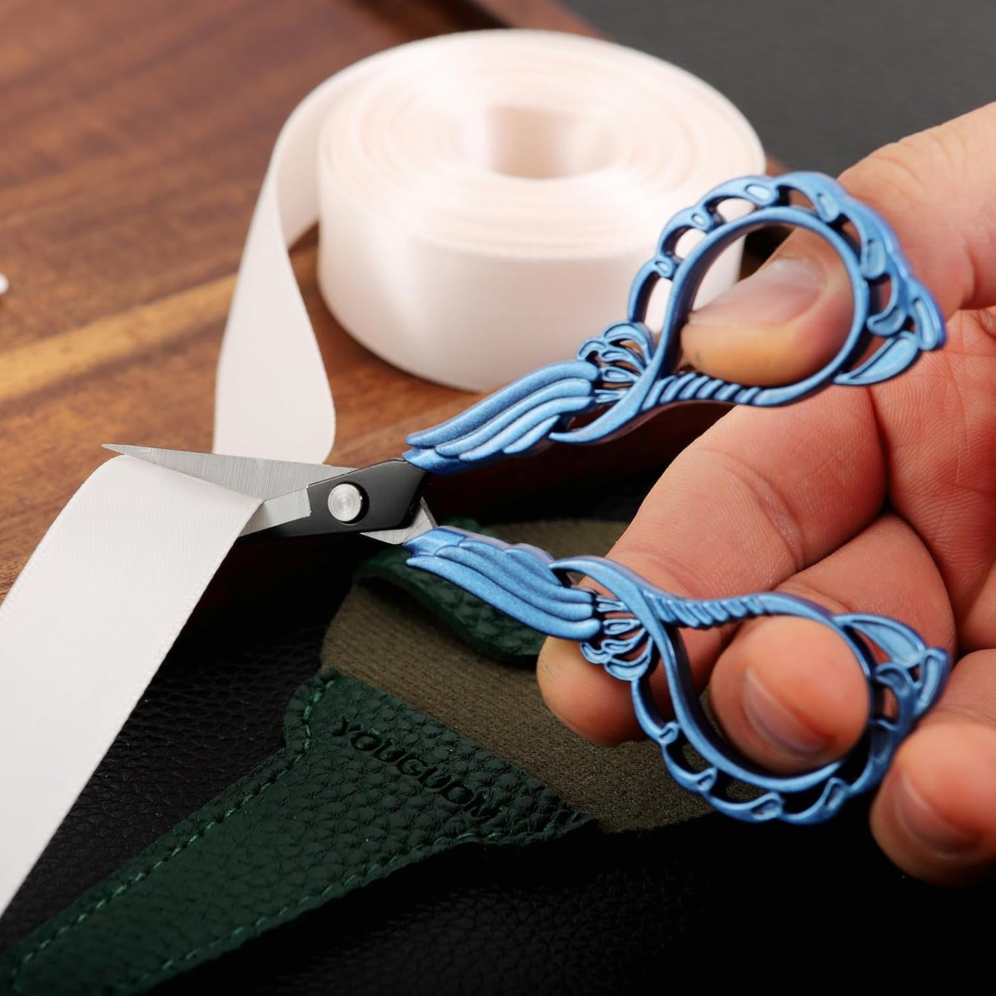 Precision Detail Scissors, Mini Sewing Embroidery Scissor with Cover for Crafts Artwork Needlepoint Cross Stitch Paper Cutting Thread Snips Blue