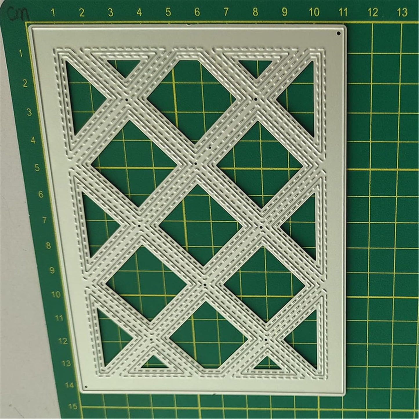Cutting Dies Metal Stencils Scrapbooking Tools Flowers Lace Frame DIY Embossing Template for Paper Card Making Album Arts Crafts Supplies (Diamond Grid-14.3x11.1cm)