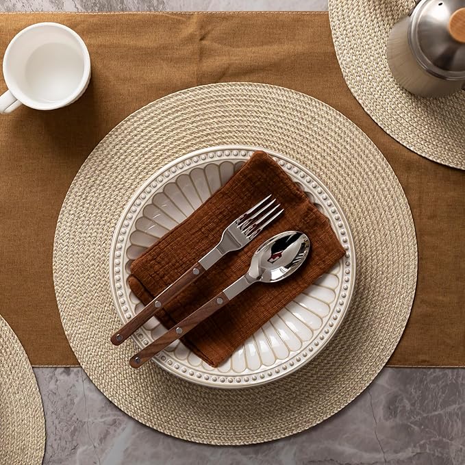 Round Placemats Set of 8 Plastic Woven Placemats Washable Wipeable Table Mats for Dining Table Heat Resistant Non-Slip Circle Place Mats (Beige-Brown)