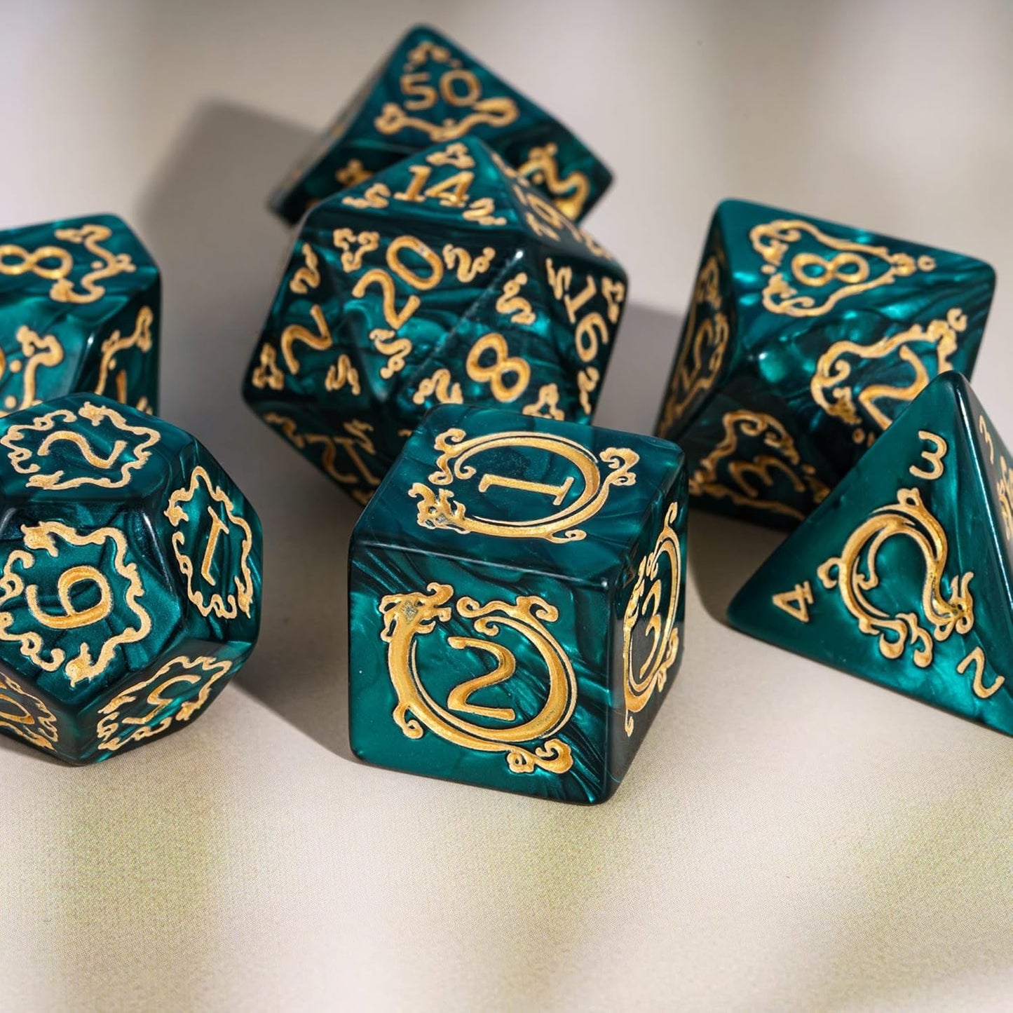 7-Die DND Dice Set Dragon Pattern Polyhedral Die with Leather Bag D&D Dice Set for RPG Table Games (Green W/Gold Dragon Pattern)