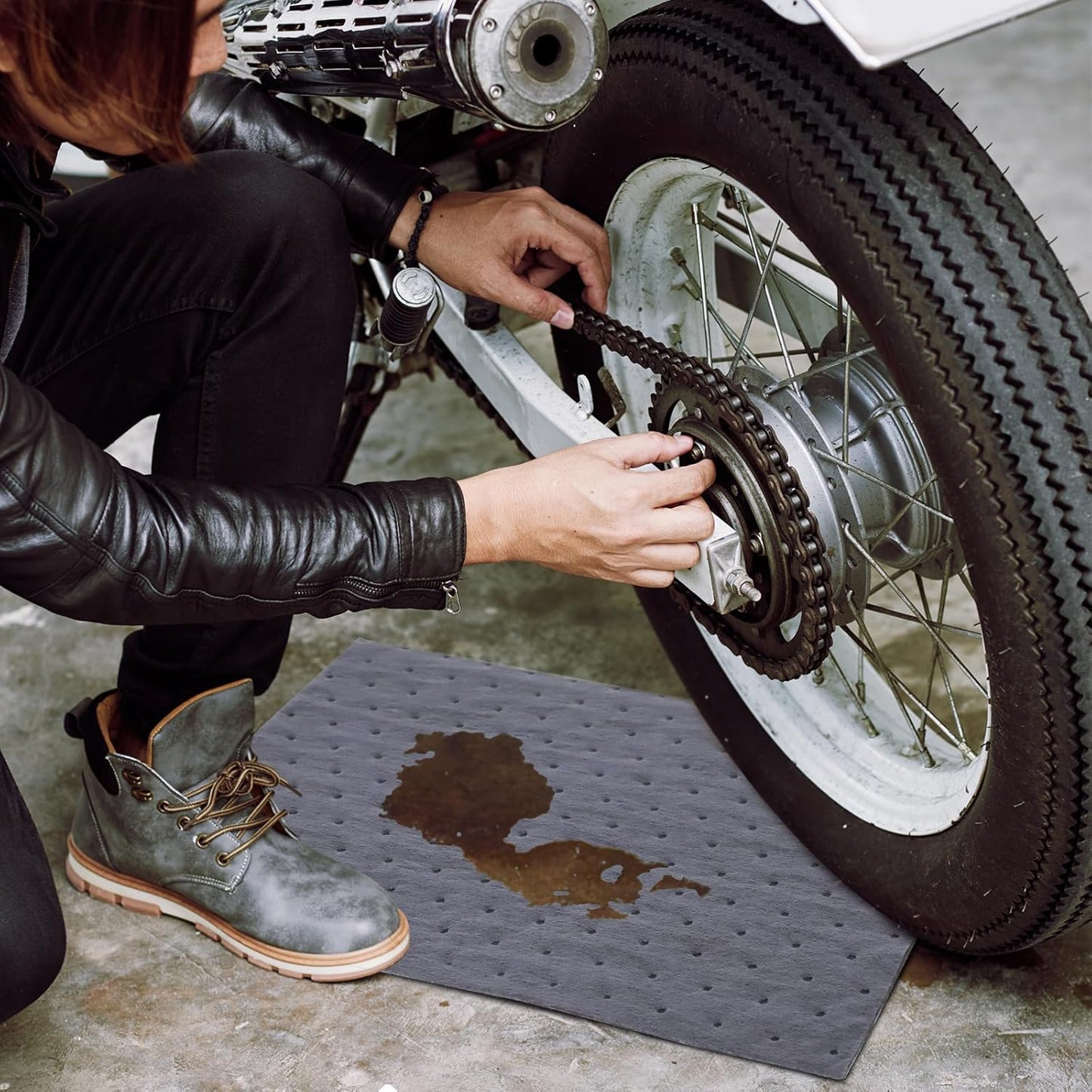 100 PCS Oil Absorbent Pads - 13"x10" Super Oil Spill Mats for Garage, Workshop & Kitchen - Soaks Up Oil, Grease, Coolant Fast - Reusable & Tear-Resistant (Gray)