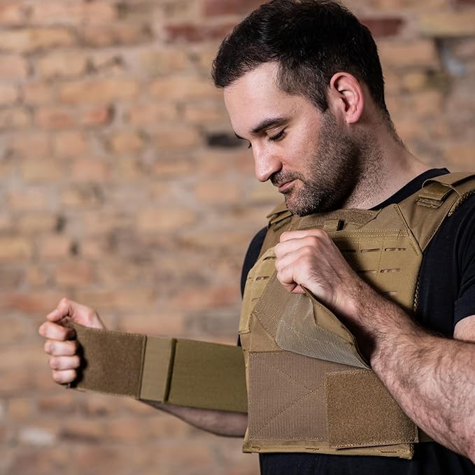 Northgym Adjustable Weighted Vest/Incl. 3D Weight Plates in 14lbs / 20lbs/ 30lbs/ 42.5lbs - Optimized Weight Distribution and with Curved Plates for Running, Functional Training and Working Out