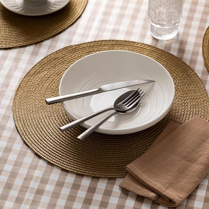Round Placemats Set of 6 Plastic Woven Placemats Washable Wipeable Table Mats for Dining Table Heat Resistant Non-Slip Circle Place Mats (Tan)