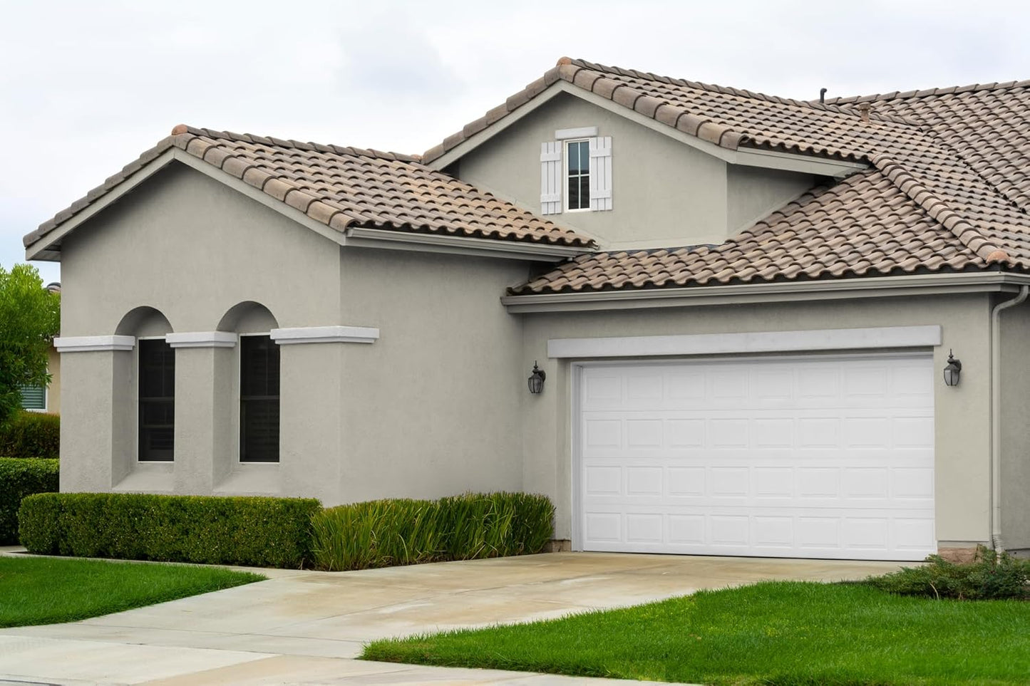 EVOLVE Paint & Primer: Environment-friendly, Eggshell with One-coat Coverage for Interior & Exterior surfaces (Warm Gray, 1-Gallon)