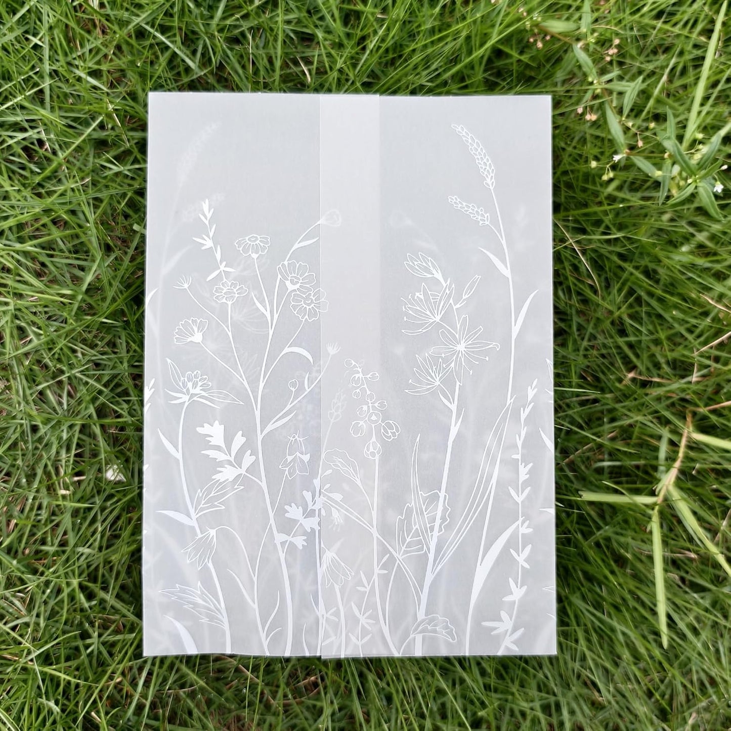 SWANGSA 50 Pack Vellum Jackets for 5x7 Invitations, Elegant White Wildflower Vellum Paper, 115GSM Translucent Invitation Sleeve Wraps for Wedding Bridal Baby Shower Birthday Envelopes