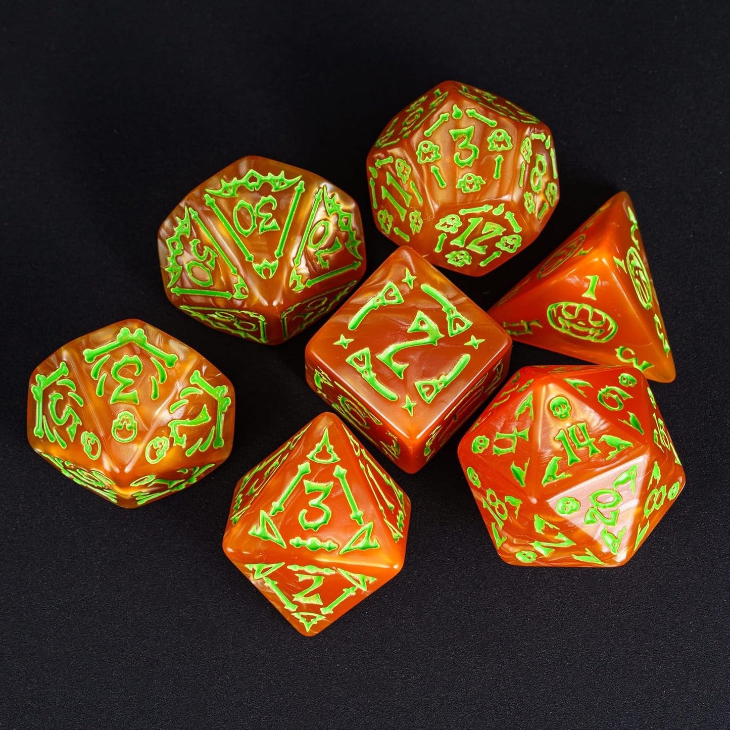 7-Die DND Dice Set Halloween Pattern Polyhedral Die Set with Leather Bag, Skull Dice D&D Die for RPG Table Games(Halloween Pattern-Orange/Green Number)