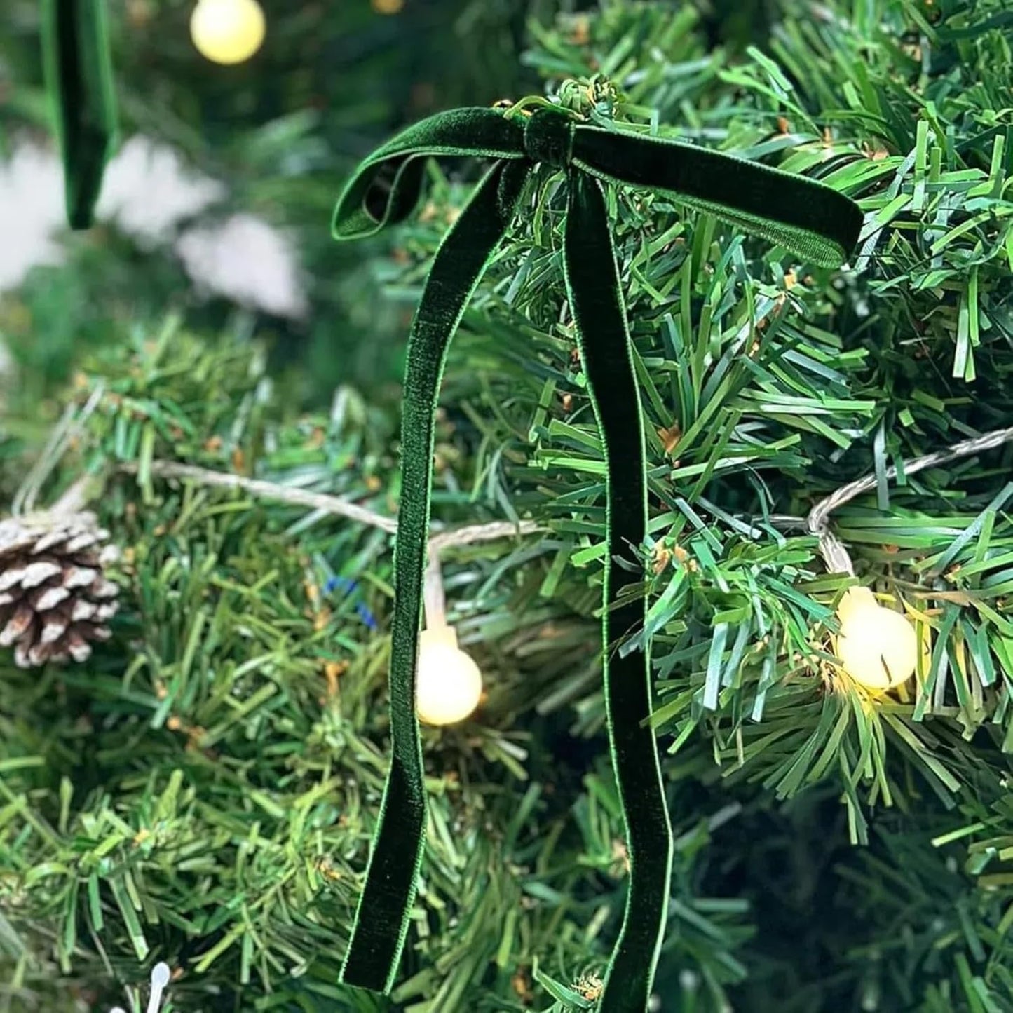 15 Yards Velvet Ribbon 3/8 Inch Single Face Green Velvet Ribbon Spool Prefect for Holiday Wedding, Ribbons for Gift Wrapping, Christmas Tree Ornaments Wreath Hair Bows, Ribbons for Crafts