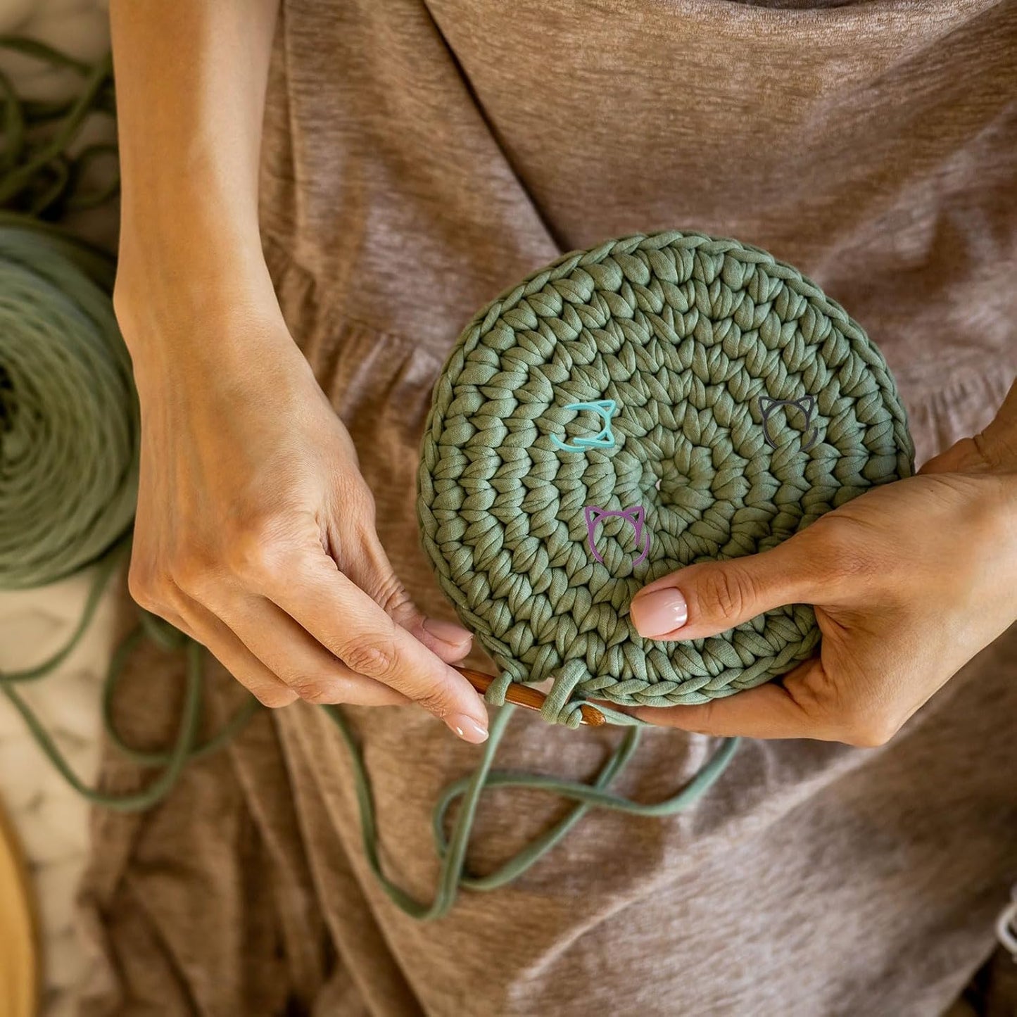 uxcell 50pcs Stitch Markers, Spiral Stitch Markers Crochet Needle Clip Counter Knit Ring Crochet Locking Sewing Accessories for DIY Handcraft Knitting and Crocheting, Orange