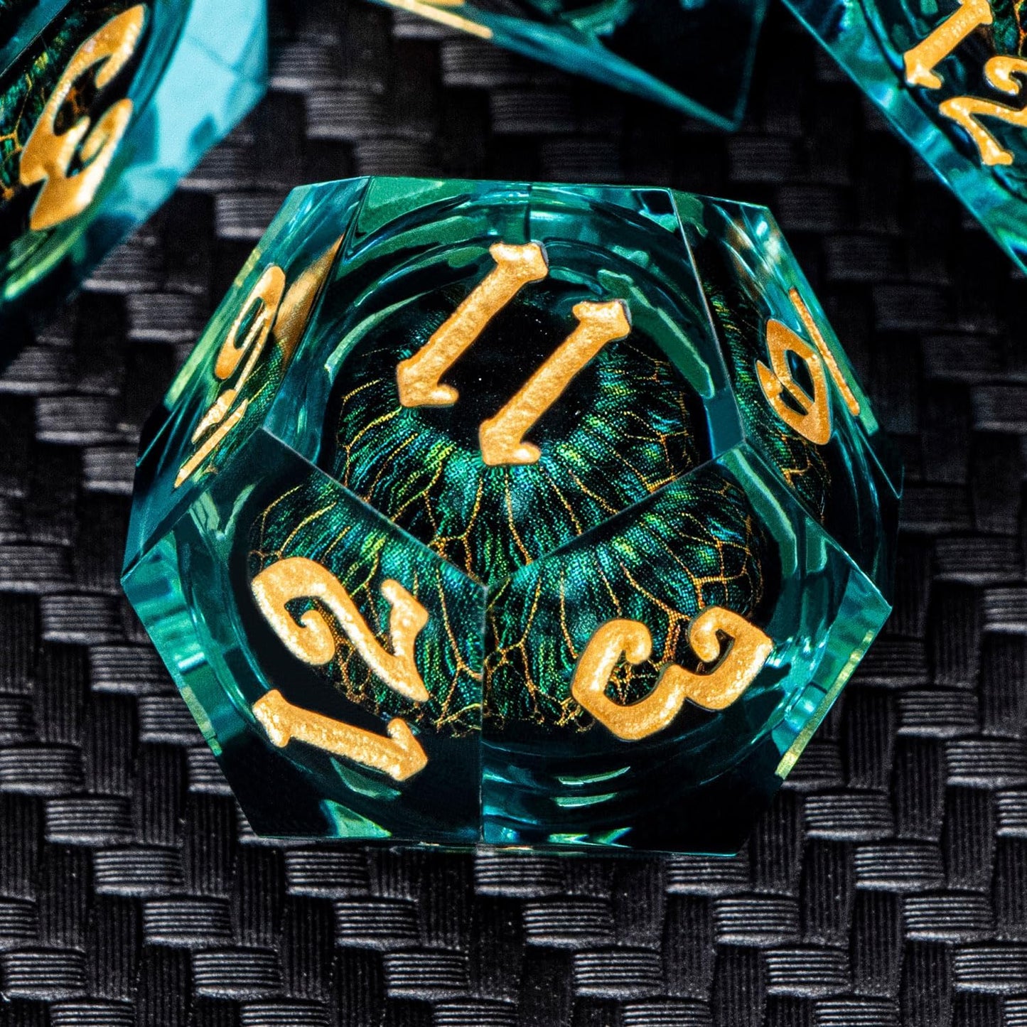 ARUOHHA DND Resin Dice Dragon Eye Dice Liquid Core Red Sharp Edged Dice Set with Gift Box, Polyhedral D and D Dice Set Role Playing Game D20 D12 D10 D8 D6 D4