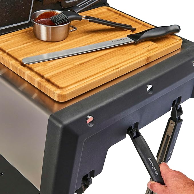 Broil King 958944 Regal S 590 Pro IR Propane Gas Grill, 5-Burner, Stainless Steel