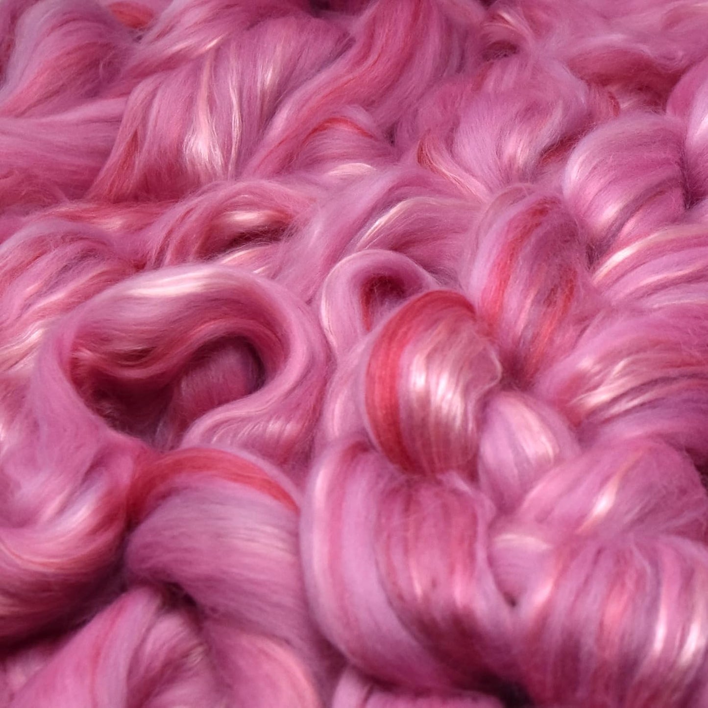 Merino Silk Luxe Tonal Designer Blend. Superfine Merino, Mulberry Silk, Tussah Silk. Top Roving for Spinning or Felting. Pink Petal 1oz