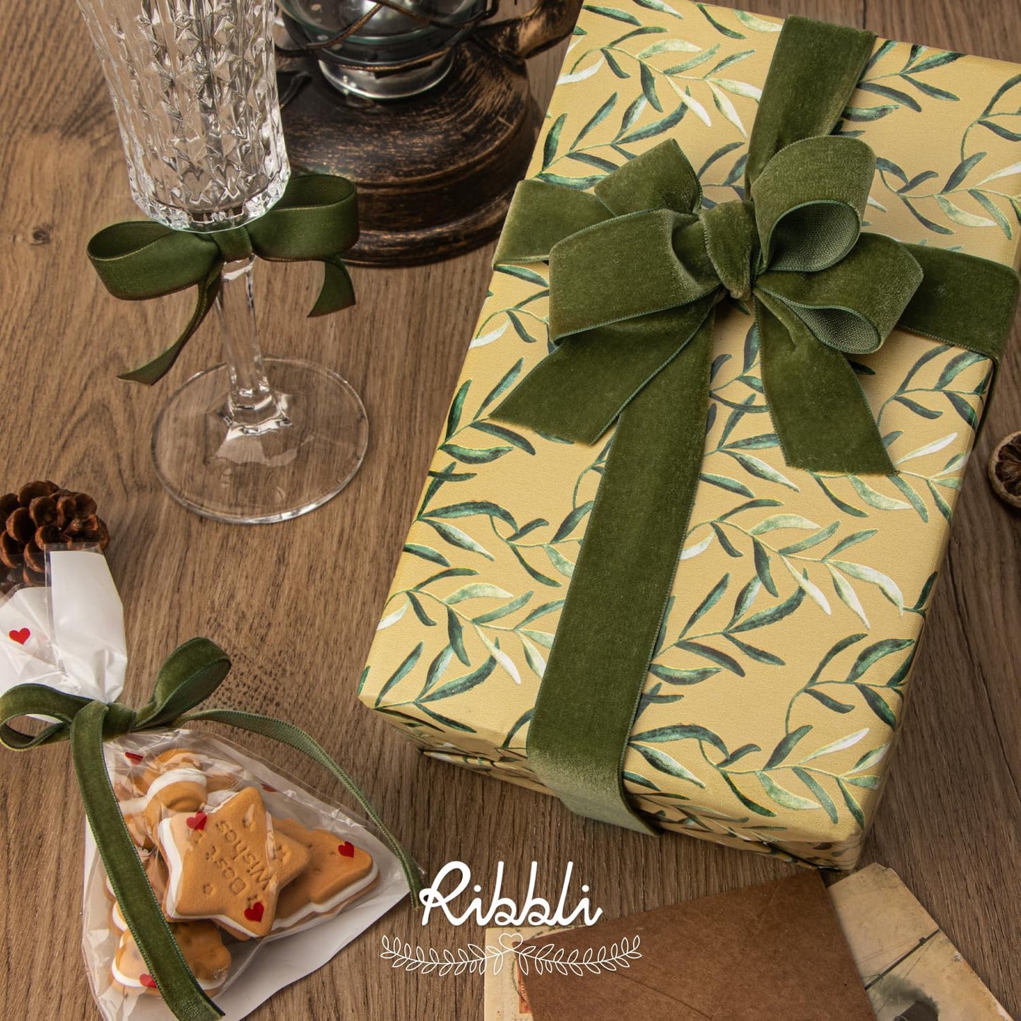 Ribbli Moss Green Velvet Ribbon,Polyester Velvet 3/8 Inches Continuous10-Yard Spool,Christmas Ribbon for Gift Wrapping,Floral Bouquets, Home Decor