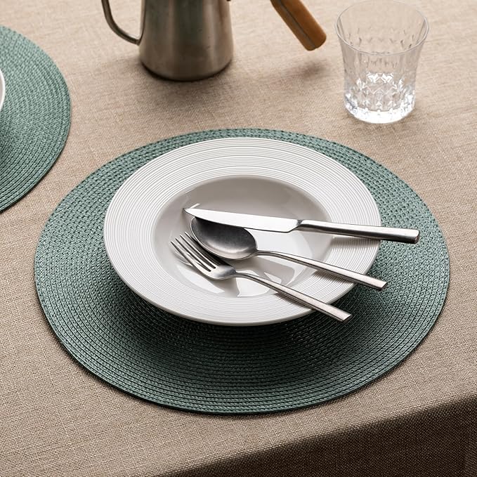 Round Placemats Set of 4 Plastic Woven Placemats Washable Wipeable Table Mats for Dining Table Heat Resistant Non-Slip Circle Place Mats (Dusk Green)