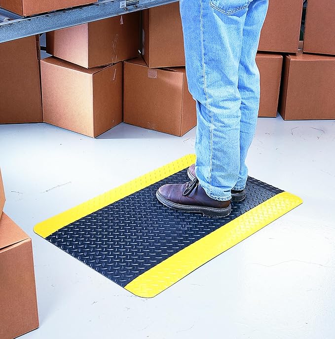 Wearwell Diamond-Plate Select Mat - Black/Yellow. Anti-Fatigue Workstation Mat. 2' W x 3' L x 9/16" Thickness. PVC Vinyl Surface with PVC Sponge. For Dry Industrial Use (495.916x2x3BYL)