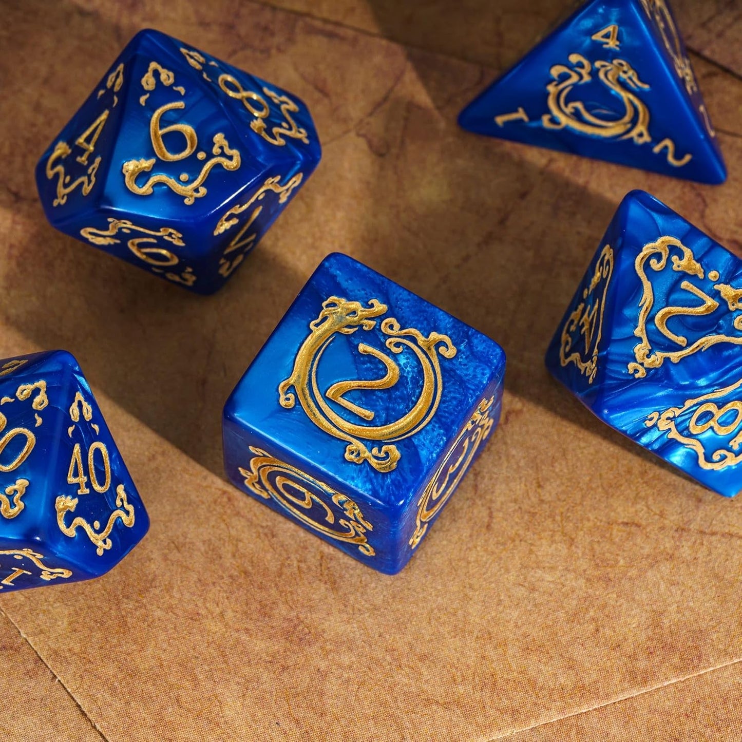 7-Die DND Dice Set Dragon Pattern Polyhedral Die with Leather Bag D&D Dice Set for RPG Table Games (Blue W/Gold Dragon Pattern)