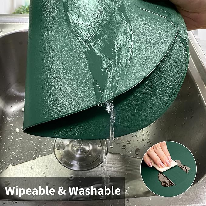 Herda Table Placemats Green Faux Leather Placemats Set of 6 Wipeable Washable Placemats for Round Table for Kitchen Dining Patio Outdoor Indoor Holiday Place Mat Christmas Table Mat