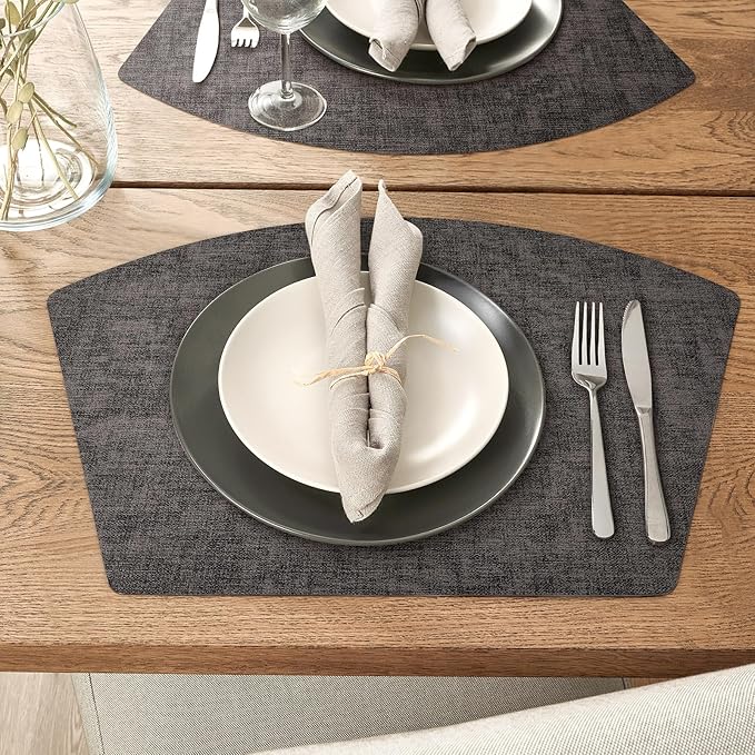 Round Table Placemats Set of 6, Faux Leather Wedge Shape Place Mats Heat Resistant Wipeable Washable Table Mats for Dining Outdoor Indoor, Black