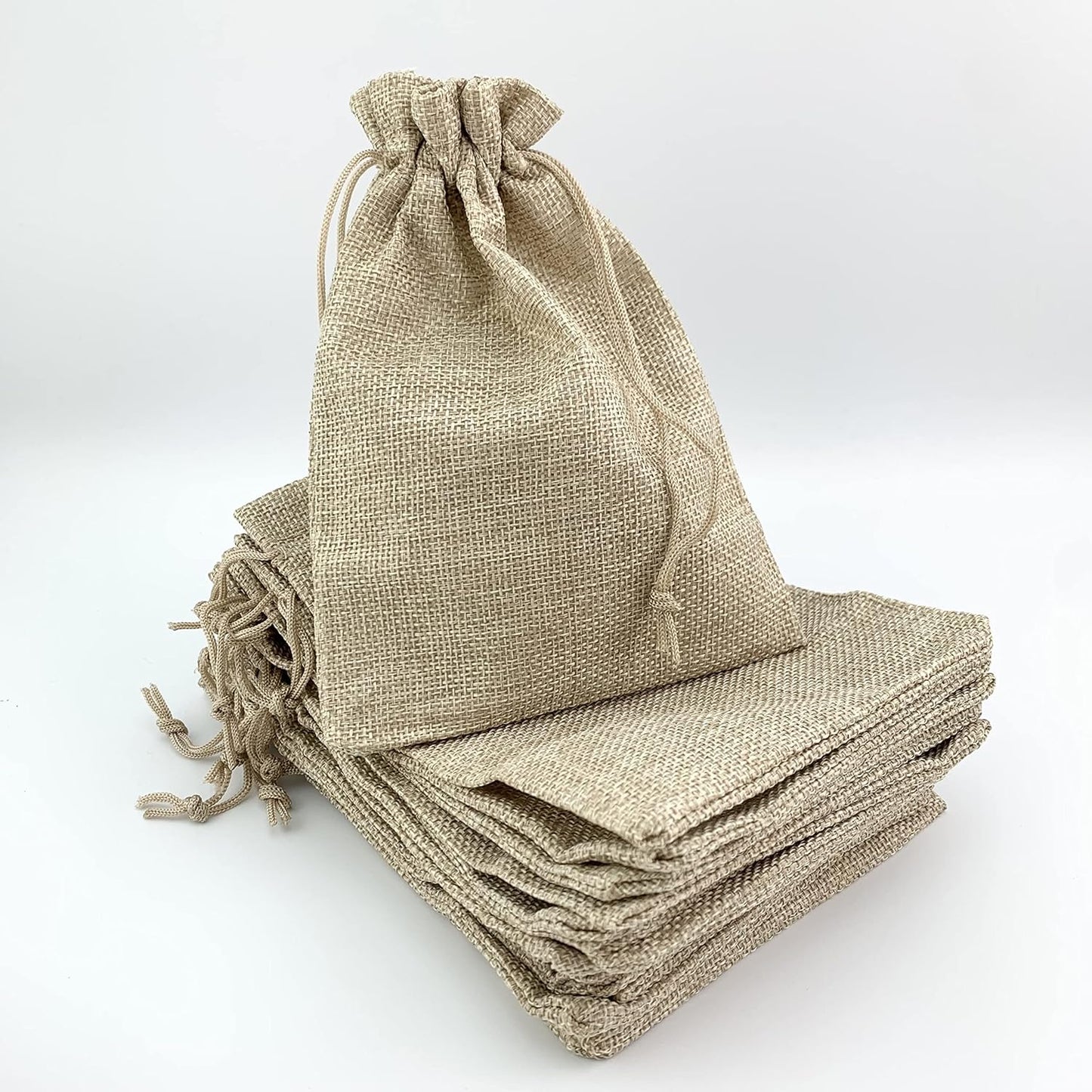 Palmhomee Pack of 25 Burlap Gift Bags with Drawstring Linen Jewelry Pouches Wedding Hessian Jute Bags for Birthday and Treat Pouches Party Wedding Favors Gift (7x9 Inch, Burlap)